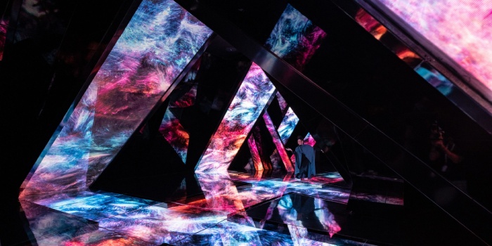 تجربه‌ ای غوطه‌ ور در دنیایی از نور و صدا