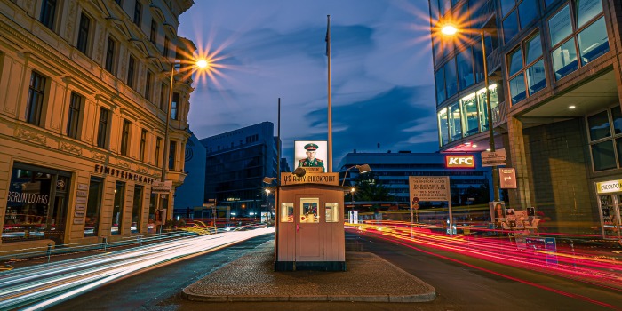 موزه دیوار برلین در Checkpoint Charlie