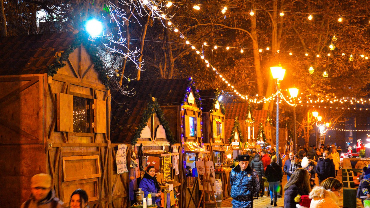 درخت کریسمس میدان جمهوری