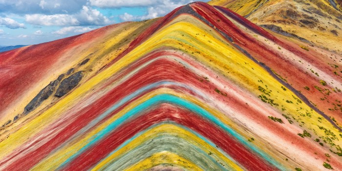 تاریخچه زمین‌ شناسی و رنگ‌ های منحصر به فرد