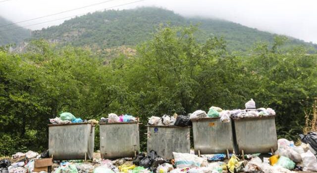 تخریب محیط زیست گردشگران در مازندران