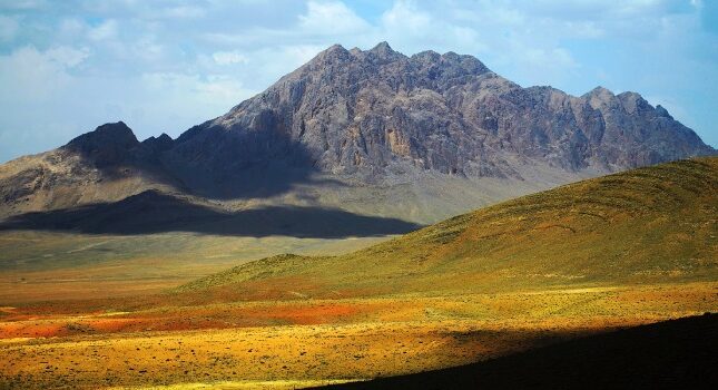 چادگان کجاست؟ مقصدی برای طبیعت‌ گردی و تفریح در اصفهان