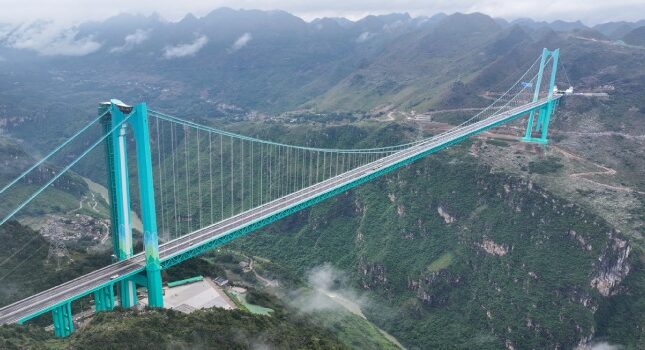 افتتاح پل Huajiang Grand Canyon در چین؛ بلندترین پل جهان با ارتفاع ۶۲۵ متر