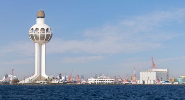 بزرگ‌ ترین فانوس دریایی جهان در جده؛ شاهکار مهندسی دریایی