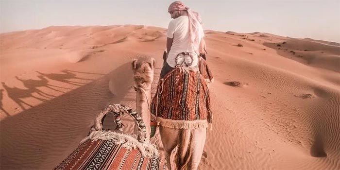 ۵ تجربه خاص در کویر ورزنه: از شترسواری تا تماشای آسمان شب