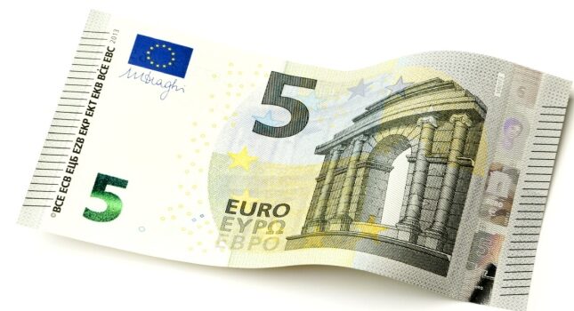 کاهش ۹۰ درصدی درآمد گردشگری و خطر خود تحریمی با عوارض ۵ یورویی