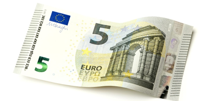 کاهش ۹۰ درصدی درآمد گردشگری و خطر خود تحریمی با عوارض ۵ یورویی